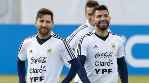 Messi ge dhifaaugai france ge media thakah Aguero ge rahdheh