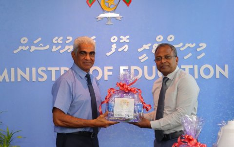 Raajjeyge School thakah PPE hadhiyaa koffi