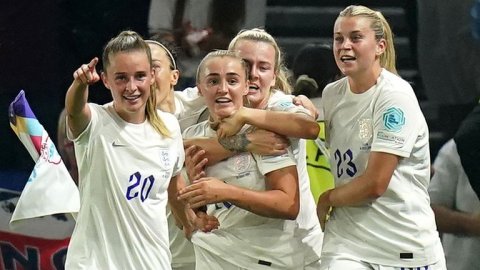 Eufa womens Euro: England aai Germany semifinalah