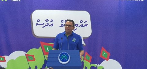 ރައީސް ޔާމީނާ މެދު ހިތްބުރަ ކަމެއްނެތް، އެކަމަކު ސިޔާސީ މަސައްކަތެއް ނުކުރާނަން: ނާޒިމް