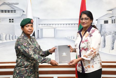 އެމްއެންޑީއެފްގެ ޗީފް ވޮރަންޓް އޮފިސަރގެ ރޭންކް ފަސް ބޭފުޅަކާ ހަވާލުކުރައްވައި މަގާމުގެ ކުރިއެރުންދެއްވައިފި