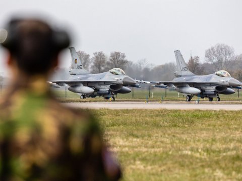 Ukraine ah F-16  askary mathindhaa boat fonuvumah America hudhdha dheefi