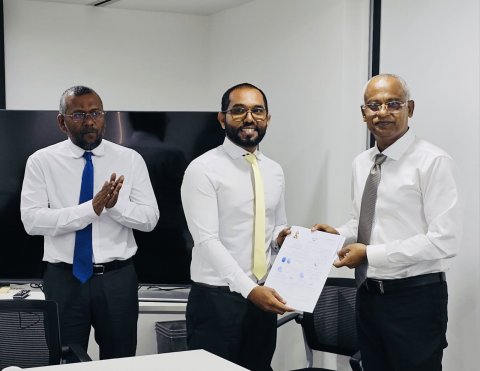 ޕީޕީއެމްގެ ކެލާދާއިރާގެ ކުރީގެ ސެނެޓަރ ޣާލިބު އެމްޑީޕީއަށް ސޮއިކޮށްފި