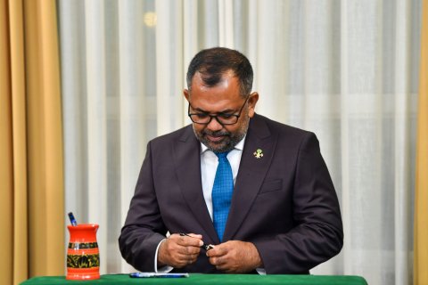 ފޮރިން މިނިސްޓަރ ޒަމީރު ރަސްމީ ދަތުރުފުޅު ނިންމަވާލައްވައިފި