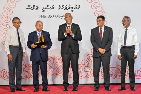 ޤައުމީދުވަހުގެ ރަސްމީ ޖަލްސާގައި ރައީސުލްޖުމްހޫރިއްޔާގެ ދެކަނބަލުން ބައިވެރިވެވަޑައިގެންނެވުން