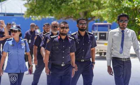 ގުރައިދޫގައި ޤަވައިދާ ޚިލާފަށް އުޅޭ ބިދޭސީން ހޯދުމަށް އޮޕަރޭޝަނެއް ފަށައިފި